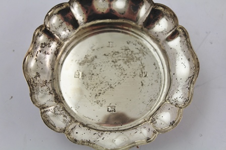 A SELECTION OF SIX NUT DISHES/BONBONNIERES including a pair inset Queen Elizabeth II Silver - Image 6 of 6