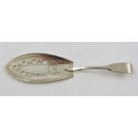 THOMAS WALLIS A GEORGE III "FIDDLE" PATTERN SILVER FISH SLICE, having fretted bright cut blade,