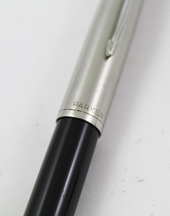 A BLACK VINYL PARKER DUOFOLD PEN with 14k nib, another stainless steel and black vinyl PARKER 51 - Image 6 of 6