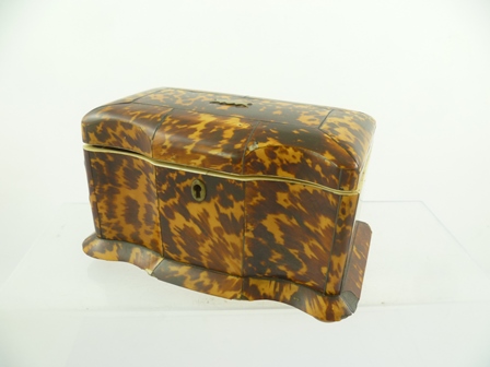 AN EARLY 19TH CENTURY TORTOISESHELL TEA CADDY of serpentine breakfront form, the hinged lid - Image 2 of 6