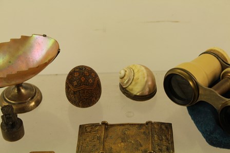 A MIXED LOT OF COLLECTABLES to include seal, carving, snuff shell, silver mounted shell, opera - Image 3 of 5