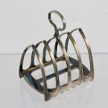 BARRACLOUGH & SONS A FOUR-SLICE SILVER TOAST RACK having navette shape hoops, with central handle