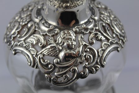 AN EDWARDIAN SILVER MOUNTED WAISTED GLASS DECANTER Chester 1904 including stopper 24cm high, - Image 6 of 7