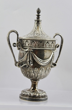 DANIEL & JOHN WELBY A NEO CLASSICAL SILVER TROPHY CUP, having embossed swags to the body above - Image 4 of 12