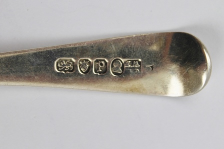 HARRISON BROTHERS & HOWSON A LATE VICTORIAN SILVER BREAD FORK, Sheffield 1892, with mother-of- - Image 7 of 10