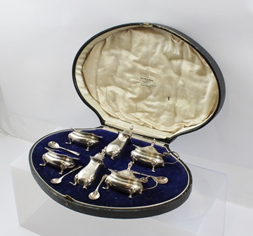E S BARNSLEY & CO A GEORGE V SILVER DOUBLE CONDIMENT SET in presentation case comprising; a pair - Image 2 of 4