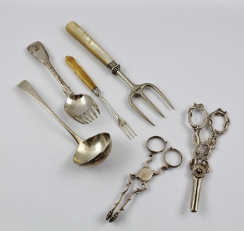 HARRISON BROTHERS & HOWSON A LATE VICTORIAN SILVER BREAD FORK, Sheffield 1892, with mother-of-