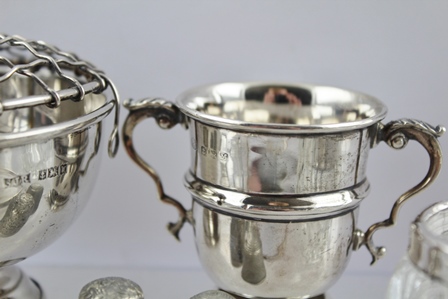 A SELECTION OF SILVER ITEMS, comprising a waiter (engraved) with gadroon rim, rose bowl and grill, a - Image 6 of 7
