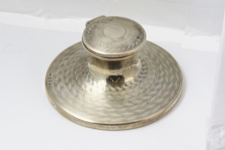 A MIXED COLLECTION OF SILVER, comprising capstan inkwell, scallop butter dish, two cigarette - Image 4 of 13