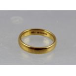 A 22CT. GOLD PLAIN BARREL PATTERN WEDDING RING, size T, 8g.