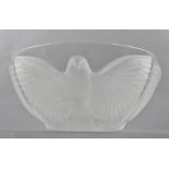 AN ART DECO STYLE HEAVY GLASS FRUIT BOWL, decorated with frosted falcons, in the manner of