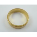 AN 18CT WELSH GOLD PLAIN WEDDING BAND, 5g