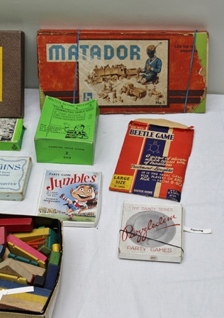 A COLLECTION OF VINTAGE BOARD GAMES including Picture Loto, Subbuteo, Flying Hats, Careers, P Plus - Image 5 of 5