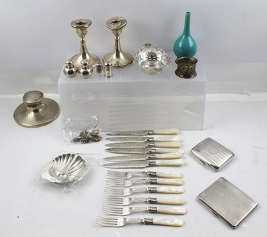 A MIXED COLLECTION OF SILVER, comprising capstan inkwell, scallop butter dish, two cigarette