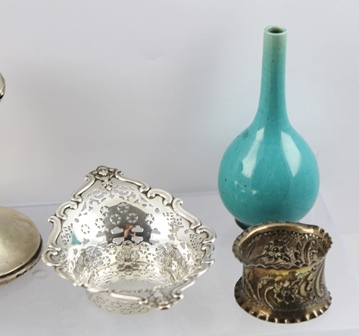 A MIXED COLLECTION OF SILVER, comprising capstan inkwell, scallop butter dish, two cigarette - Image 3 of 13