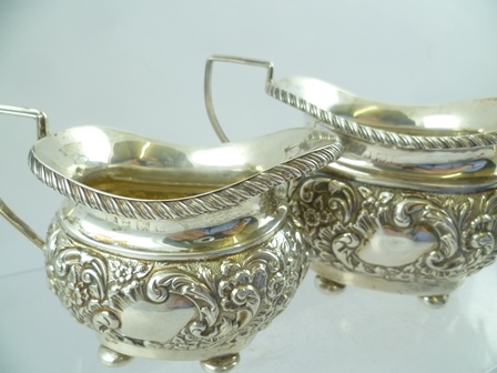 JOSEPH GLOSTER AN EDWARDIAN SILVER THREE PIECE BACHELOR TEA SET of Georgian design, repousse - Image 4 of 4