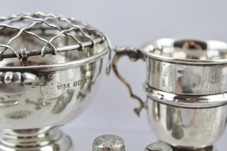 A SELECTION OF SILVER ITEMS, comprising a waiter (engraved) with gadroon rim, rose bowl and grill, a - Image 5 of 7