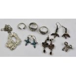 A 1970'S ABSTRACT SILVER PENDANT NECKLACE and various items of costume jewellery including rings and