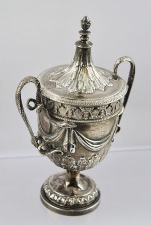 DANIEL & JOHN WELBY A NEO CLASSICAL SILVER TROPHY CUP, having embossed swags to the body above - Image 3 of 12