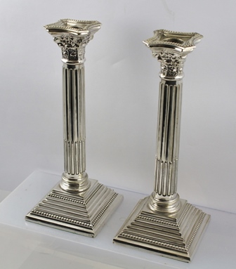 A PAIR OF EDWARDIAN SILVER PLATED COLUMN DESIGN CANDLESTICKS, Corinthian capitals with removable - Image 2 of 2