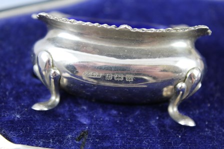 E S BARNSLEY & CO A GEORGE V SILVER DOUBLE CONDIMENT SET in presentation case comprising; a pair - Image 4 of 4