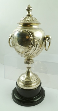 JAMES DEAKIN AND SONS A LATE VICTORIAN SILVER TROPHY CUP of globular form with ring handles, on a - Image 2 of 5