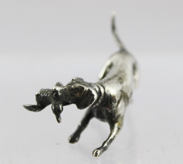 PETER JOHN DOHERTY SILVER LTD. A CAST SILVER MODEL OF A HOUND with a game bird in it's jaw, - Image 3 of 4