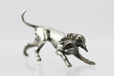 PETER JOHN DOHERTY SILVER LTD. A CAST SILVER MODEL OF A HOUND with a game bird in it's jaw, - Image 2 of 4