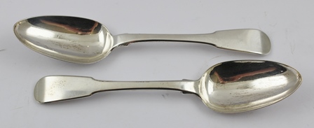 JAMES McKAY A PAIR OF SCOTTISH GEORGE IV SILVER TABLE SPOONS of fiddle pattern design, without