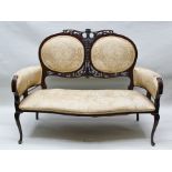AN EDWARDIAN MAHOGANY SHOW WOOD FRAMED DRAWING ROOM SOFA, having pierced and carved decorative back,