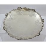 A CONTINENTAL WHITE METAL SERVING DISH, pierced chased floral decorated rim with cast flower and