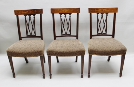 A SET OF SIX SHERATON DESIGN MAHOGANY SINGLE DINING CHAIRS, the back crest with acanthus leaf - Image 5 of 5