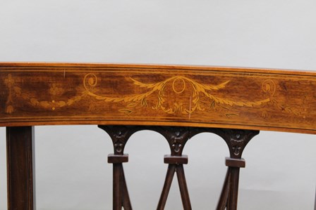 A SET OF SIX SHERATON DESIGN MAHOGANY SINGLE DINING CHAIRS, the back crest with acanthus leaf - Image 2 of 5