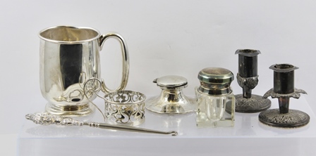 EMILE VINER A SILVER TANKARD, Sheffield 1933, together with an ASPREY SILVER CAPSTAN DESIGN INKWELL,