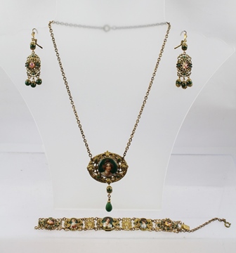 A CZECHOSLOVAKIAN SUITE comprising; necklace mounted with porcelain plaques, matching bracelet and