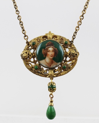 A CZECHOSLOVAKIAN SUITE comprising; necklace mounted with porcelain plaques, matching bracelet and - Image 4 of 6