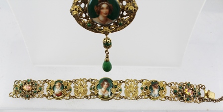 A CZECHOSLOVAKIAN SUITE comprising; necklace mounted with porcelain plaques, matching bracelet and - Image 6 of 6