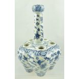 A 19TH CENTURY CHINESE BLUE AND WHITE DECORATED PORCELAIN TULIP VASE, having tall central neck