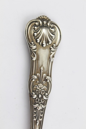 WILLIAM EATON AN EARLY VICTORIAN SILVER STILTON SCOOP having shell cast handle engraved with a - Image 3 of 5