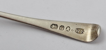 WILLIAM ELEY AND WILLIAM FEARN A GEORGE III SILVER SAUCE LADLE, London 1797 together with a GEORGIAN - Image 3 of 5