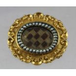 A 19TH CENTURY GOLD MOURNING BROOCH, having oval inset of plaited hair surrounded by seed pearls