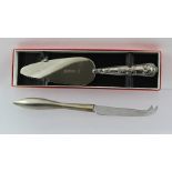 A LATE 20TH CENTURY SILVER HANDLED CHEESE KNIFE London 1989 together with a Kings pattern SILVER