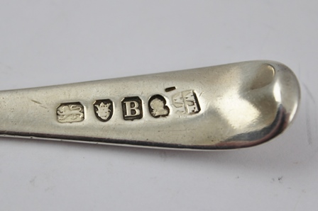 WILLIAM ELEY AND WILLIAM FEARN A GEORGE III SILVER SAUCE LADLE, London 1797 together with a GEORGIAN - Image 4 of 5