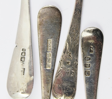 A PAIR OF VICTORIAN SILVER SUGAR NIPS 1862 together with FOUR VARIOUS DECORATIVE JAM SPOONS (one - Image 3 of 3