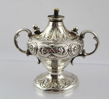 A LATE VICTORIAN WHITE METAL TABLE CIGAR LIGHTER of twin handled urn design with repousse - Image 2 of 3