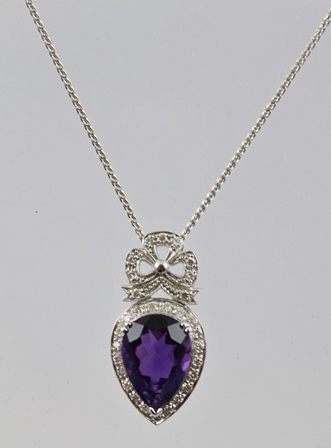 A WHITE GOLD AMETHYST AND DIAMOND NECKLACE, having clover leaf encrusted with diamonds above an