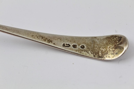 WILLIAM ELEY AND WILLIAM FEARN A GEORGE III SILVER SAUCE LADLE, London 1797 together with a GEORGIAN - Image 5 of 5