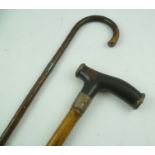 A VICTORIAN GENTLEMAN'S WALKING STICK, having ebonised handle with bamboo shaft, silver band