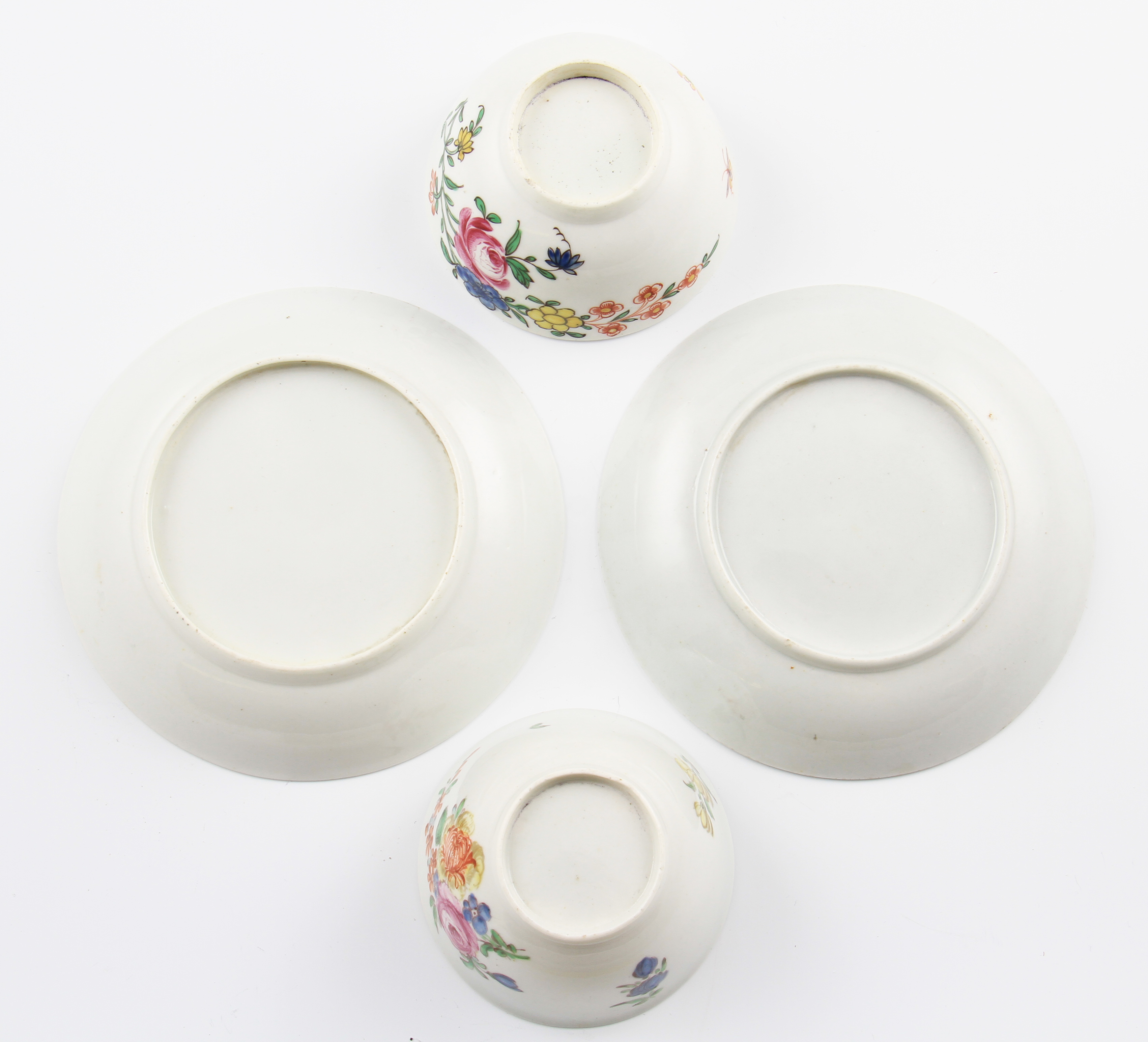 Two 18th Century Worcester porcelain tea bowls and saucers with floral decorations, both unmarked. - Image 3 of 3