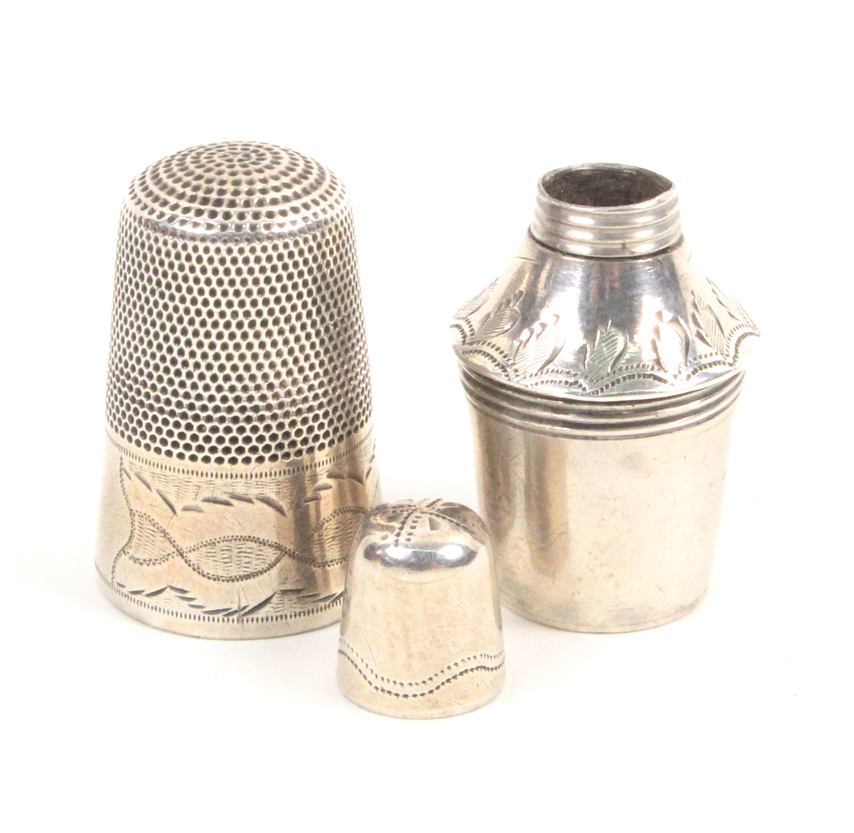 A Georgian silver combination scent bottle thimble, the thimble with engraved frieze and vacant - Image 2 of 2